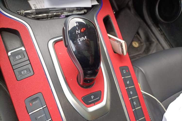 Used Wey VV7 2019 Upgraded Model 2.0T Ultra-Luxury Version China VI Standard Gear Lever