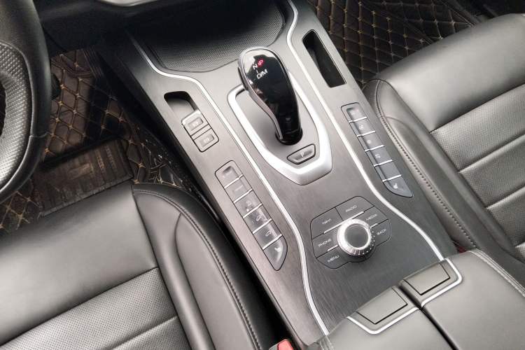 Used Wey VV7 2019 Upgraded Model 2.0T Ultra-Luxury Version China V Standard Gear Lever