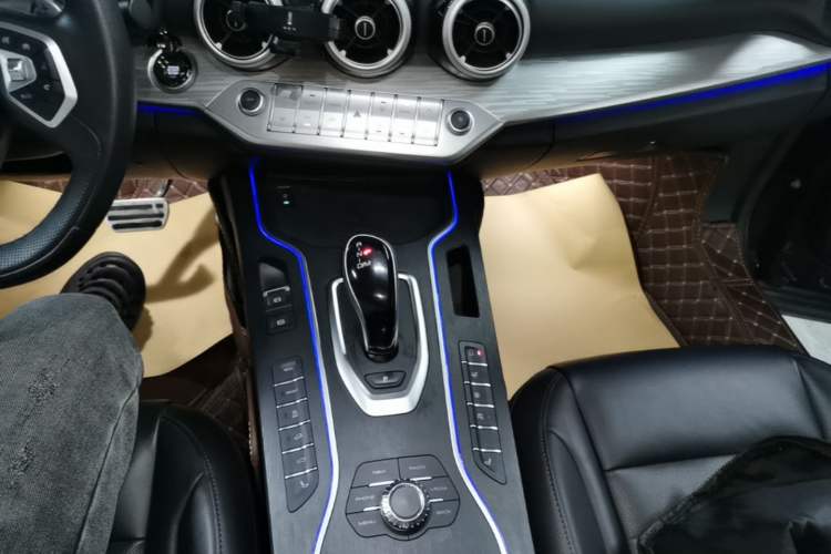 Used Wey VV7 2019 Upgraded Model 2.0T Flagship Version China V Standard Gear Lever