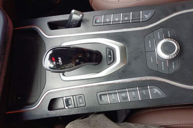 Used Wey VV7 2019 Upgraded Model 2.0T Flagship Version China V Standard Gear Lever
