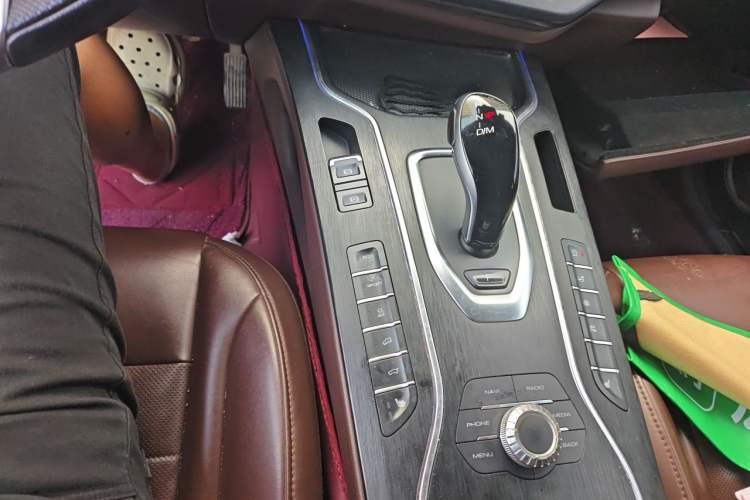 Used Wey VV7 2019 Upgraded Model 2.0T Ultra-Luxury Version China VI Standard Gear Lever