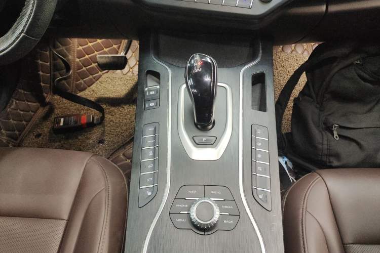 Used Wey VV7 2019 Upgraded Model 2.0T Ultra-Luxury Version China VI Standard Gear Lever