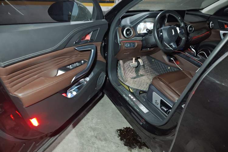 Used Wey VV7 2019 Upgraded Model 2.0T Flagship Version China V Standard Interior 3