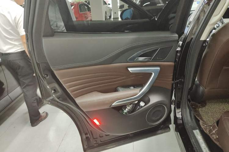 Used Wey VV7 2019 Upgraded Model 2.0T Ultra-Luxury Version China VI Standard Left Rear Door Interior