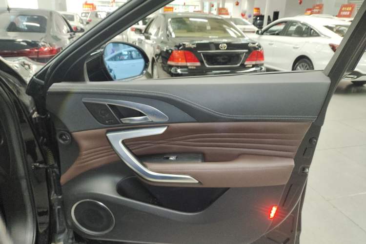Used Wey VV7 2019 Upgraded Model 2.0T Ultra-Luxury Version China VI Standard Right Front Door Interior