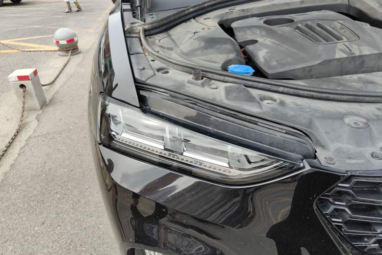 Used Wey VV7 2019 Upgraded Model 2.0T Ultra-Luxury Version China VI Standard Right Front Headlight