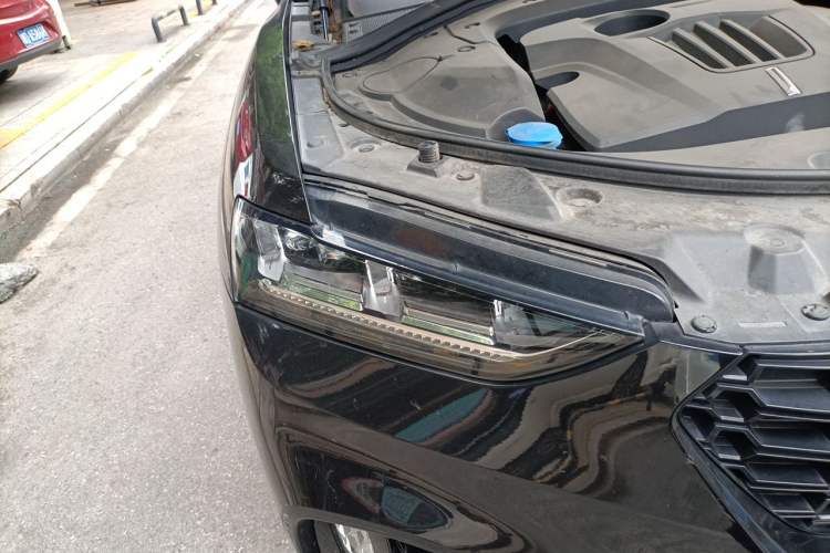 Used Wey VV7 2019 Upgraded Model 2.0T Ultra-Luxury Version China VI Standard Right Front Headlight