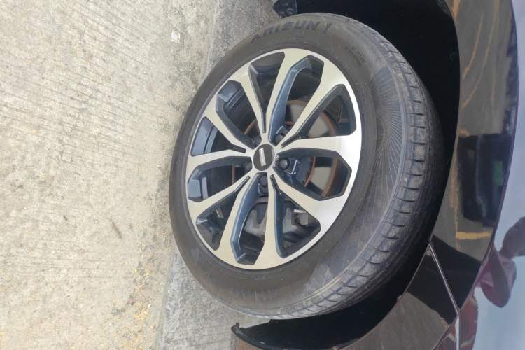 Used Wey VV7 2019 Upgraded Model 2.0T Ultra-Luxury Version China VI Standard Right Front Wheel Hub