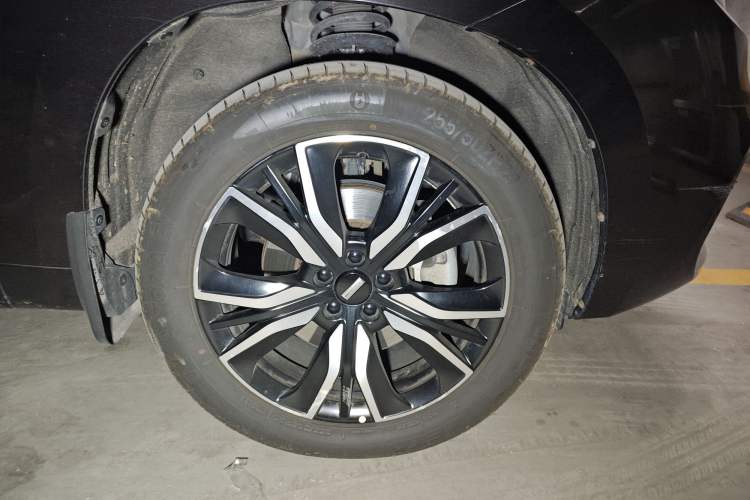 Used Wey VV7 2019 Upgraded Model 2.0T Flagship Version China V Standard Right Front Wheel Hub