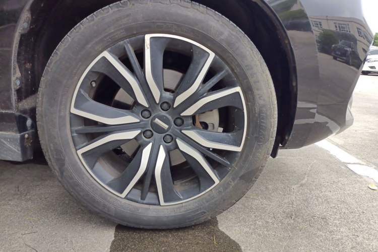 Used Wey VV7 2019 Upgraded Model 2.0T Flagship Version China V Standard Right Front Wheel Hub