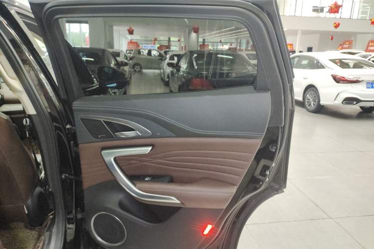 Used Wey VV7 2019 Upgraded Model 2.0T Ultra-Luxury Version China VI Standard Right Rear Door Interior