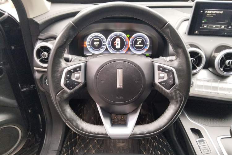 Used Wey VV7 2019 Upgraded Model 2.0T Ultra-Luxury Version China V Standard Steering Wheel