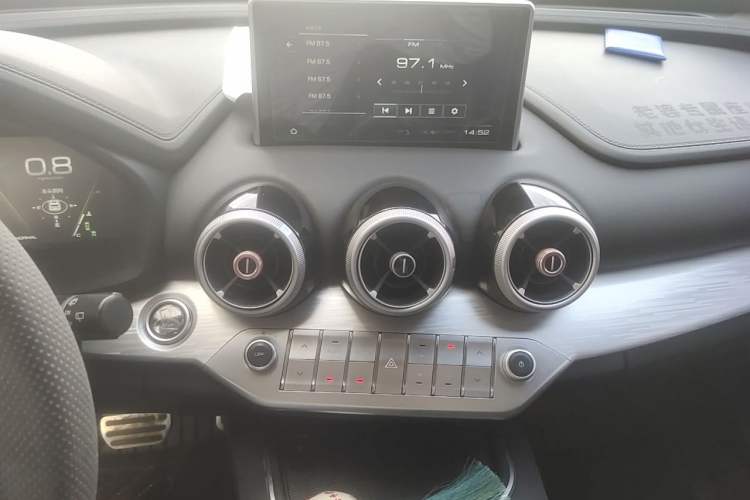Used Wey VV7 2019 Upgraded Model 2.0T Flagship Version China V Standard Audio And AC Panel
