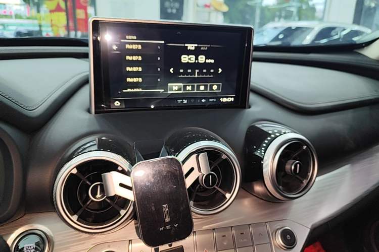 Used Wey VV7 2019 Upgraded Model 2.0T Flagship Version China V Standard Audio And AC Panel