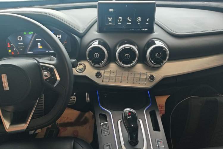 Used Wey VV7 2019 Upgraded Model 2.0T Flagship Version China V Standard Audio And AC Panel
