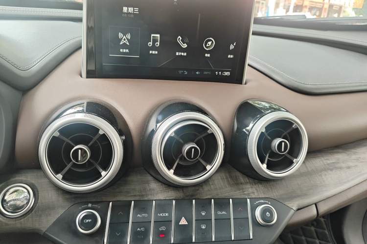 Used Wey VV7 2019 Upgraded Model 2.0T Ultra-Luxury Version China VI Standard Audio And AC Panel