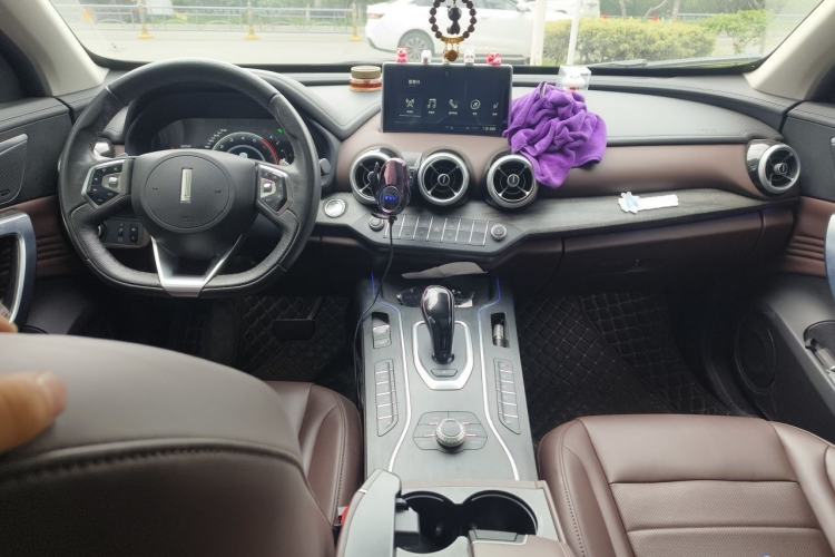 Used Wey VV7 2019 Upgraded Model 2.0T Ultra-Luxury Version China VI Standard Center Console