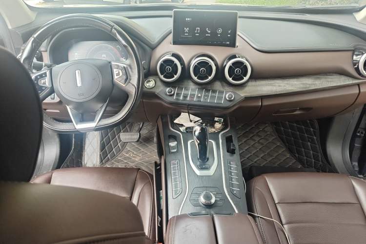 Used Wey VV7 2019 Upgraded Model 2.0T Ultra-Luxury Version China VI Standard Center Console
