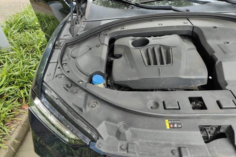 Used Wey VV7 2019 Upgraded Model 2.0T Flagship Version China VI Engine Bay Right