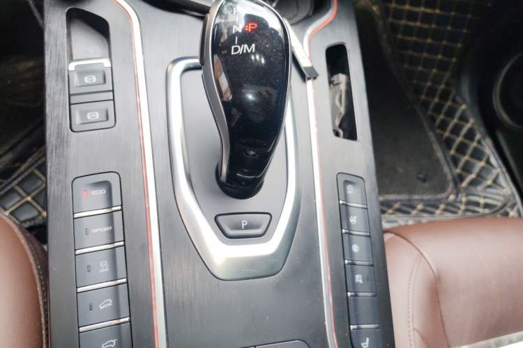 Used Wey VV7 2019 Upgraded Model 2.0T Flagship Version China V Standard Gear Lever