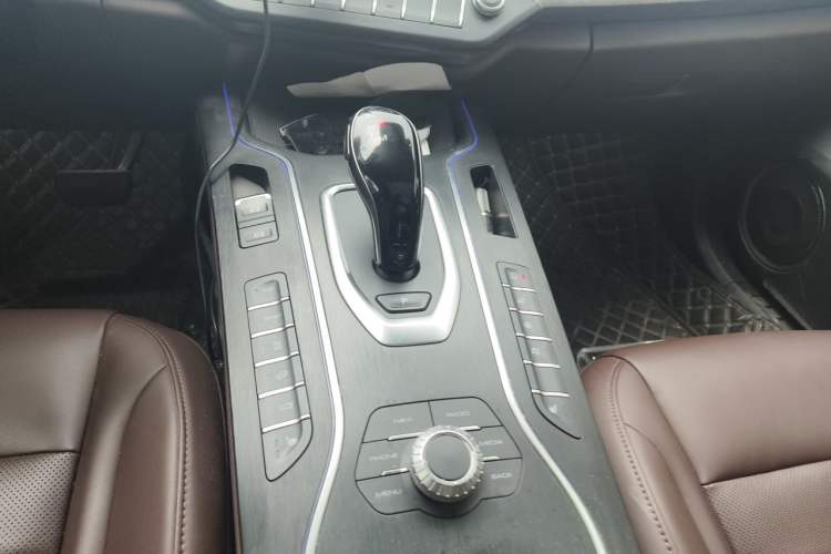 Used Wey VV7 2019 Upgraded Model 2.0T Ultra-Luxury Version China VI Standard Gear Lever