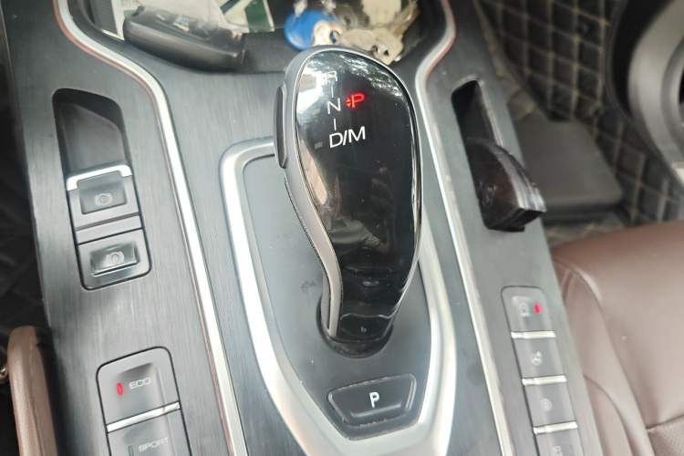 Used Wey VV7 2019 Upgraded Model 2.0T Ultra-Luxury Version China VI Standard Gear Lever