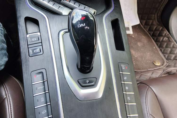 Used Wey VV7 2019 Upgraded Model 2.0T Ultra-Luxury Version China VI Standard Gear Lever