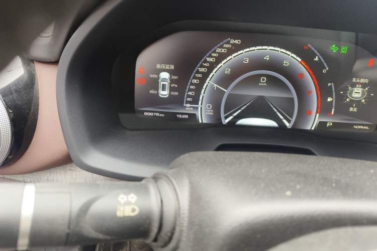 Used Wey VV7 2019 Upgraded Model 2.0T Ultra-Luxury Version China VI Standard Odometer Close Up