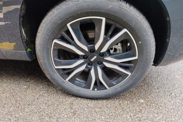Used Wey VV7 2019 Upgraded Model 2.0T Flagship Version China V Standard Right Front Wheel Hub