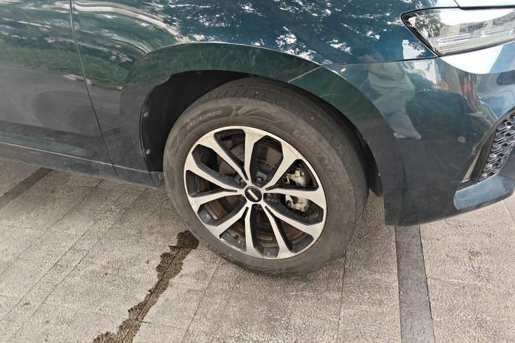 Used Wey VV7 2019 Upgraded Model 2.0T Ultra-Luxury Version China VI Standard Right Front Wheel Hub