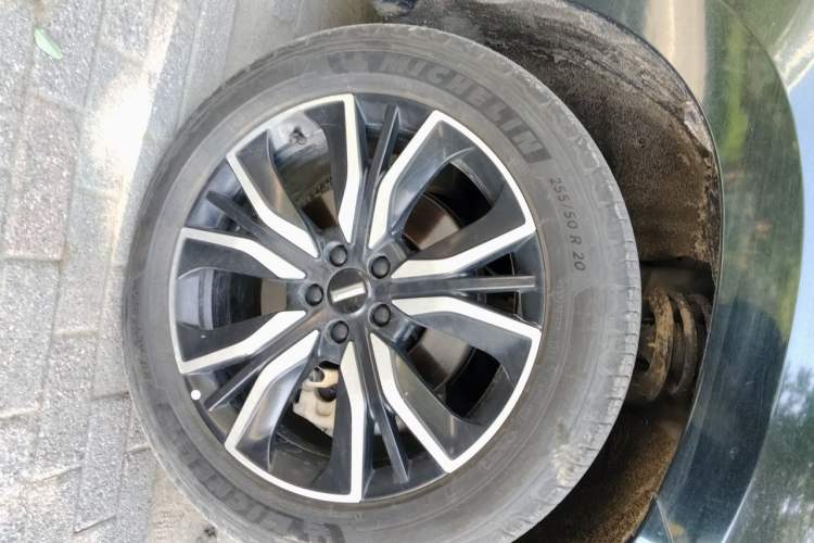 Used Wey VV7 2019 Upgraded Model 2.0T Flagship Version China V Standard Right Front Wheel Hub