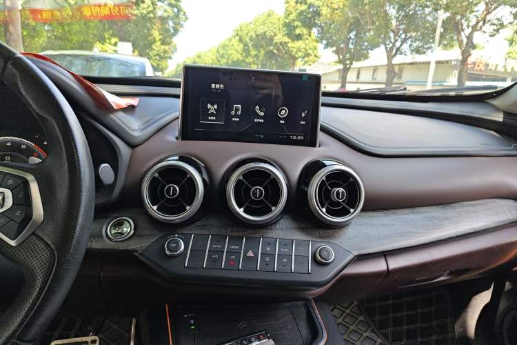 Used Wey VV7 2019 Upgraded Model 2.0T Flagship Version China V Standard Audio And AC Panel