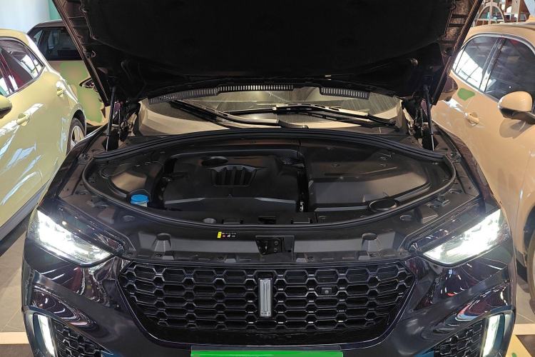 Used Wey VV7 2019 Upgraded Model 2.0T Flagship Version China VI Engine Bay