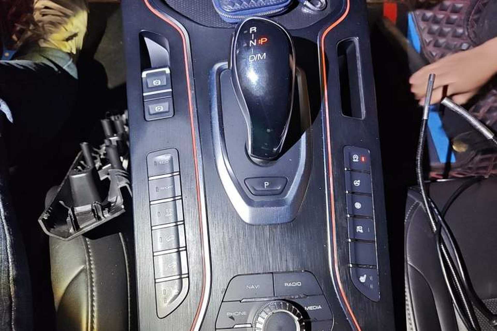 Used Wey VV7 2019 Upgraded Model 2.0T Ultra-Luxury Version China VI Standard Gear Lever