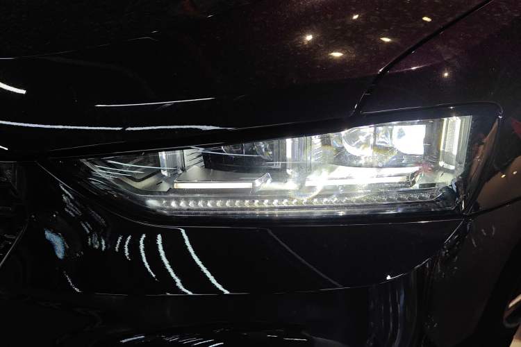 Used Wey VV7 2019 Upgraded Model 2.0T Flagship Version China VI Left Front Headlight