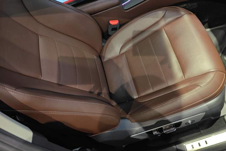 Used Wey VV7 2019 Upgraded Model 2.0T Flagship Version China VI Right Front Seat