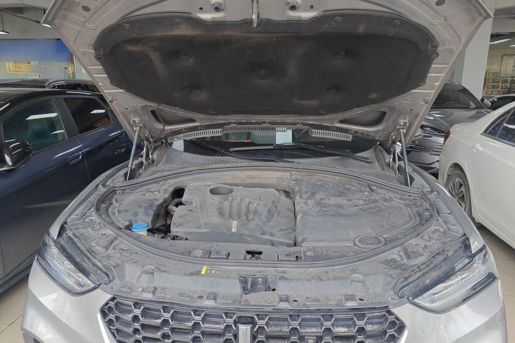 Used Wey VV7 2019 Upgraded Model 2.0T Flagship Version China V Standard Engine Bay