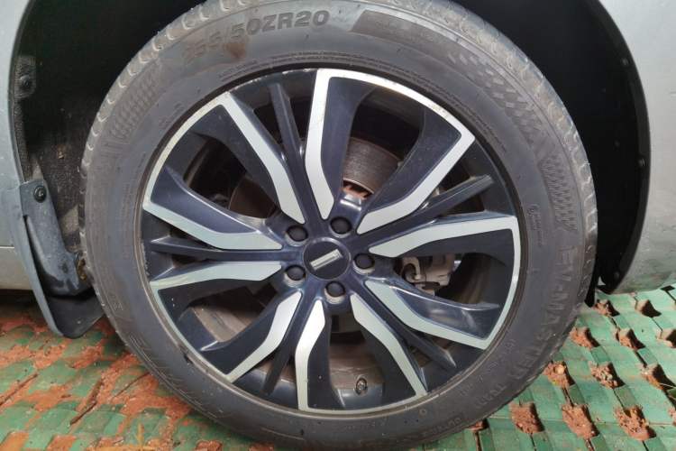 Used Wey VV7 2019 Upgraded Model 2.0T Flagship Version China VI Right Front Wheel Hub