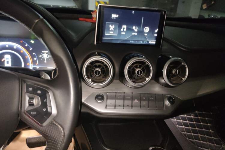 Used Wey VV7 2019 Upgraded Model 2.0T Ultra-Luxury Version China V Standard Audio And AC Panel