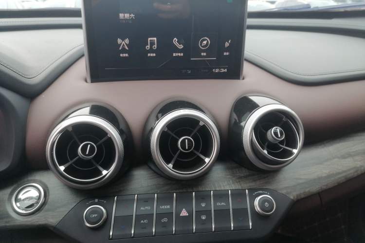 Used Wey VV7 2019 Upgraded Model 2.0T Ultra-Luxury Version China VI Standard Audio And AC Panel