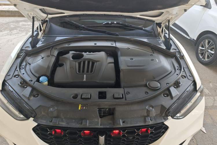 Used Wey VV7 2019 Upgraded Model 2.0T Flagship Version China V Standard Engine Bay