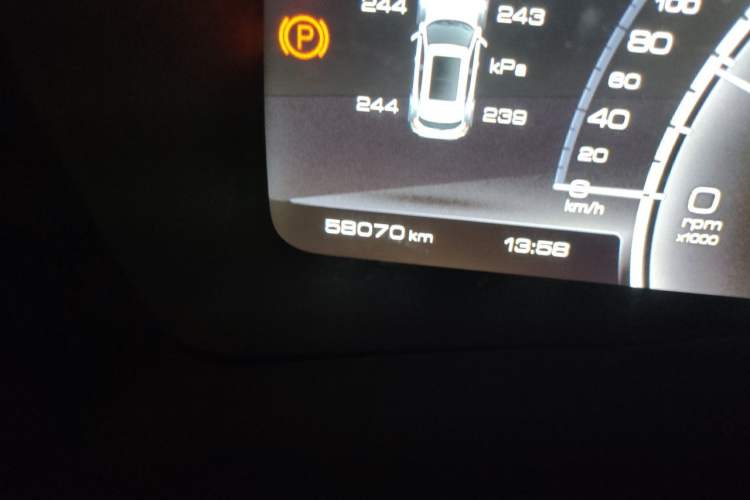 Used Wey VV7 2019 Upgraded Model 2.0T Ultra-Luxury Version China V Standard Odometer Close Up