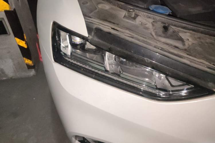 Used Wey VV7 2019 Upgraded Model 2.0T Ultra-Luxury Version China V Standard Right Front Headlight