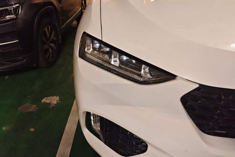 Used Wey VV7 2019 Upgraded Model 2.0T Flagship Version China V Standard Right Front Headlight