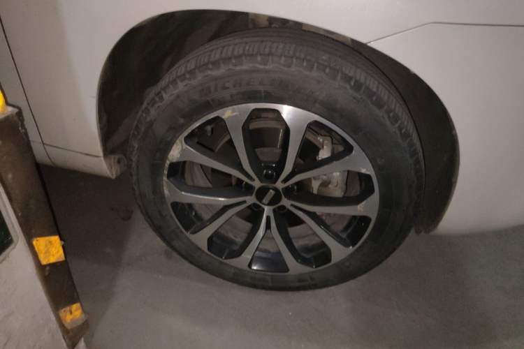 Used Wey VV7 2019 Upgraded Model 2.0T Ultra-Luxury Version China V Standard Right Front Wheel Hub