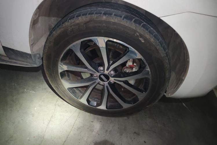 Used Wey VV7 2019 Upgraded Model 2.0T Ultra-Luxury Version China VI Standard Right Front Wheel Hub