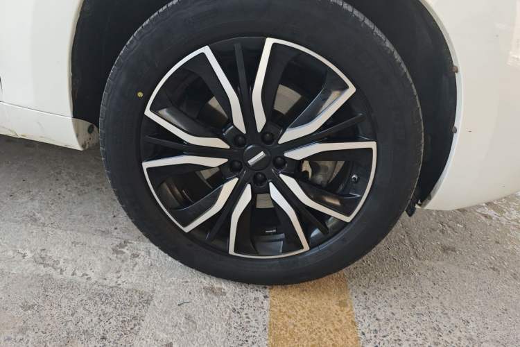 Used Wey VV7 2019 Upgraded Model 2.0T Flagship Version China V Standard Right Front Wheel Hub