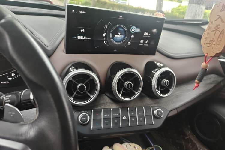 Used Wey VV7 2020 2.0T Flagship Edition Audio And AC Panel