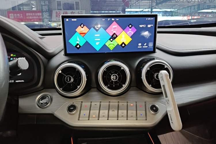 Used Wey VV7 2020 2.0T Flagship Edition Audio And AC Panel