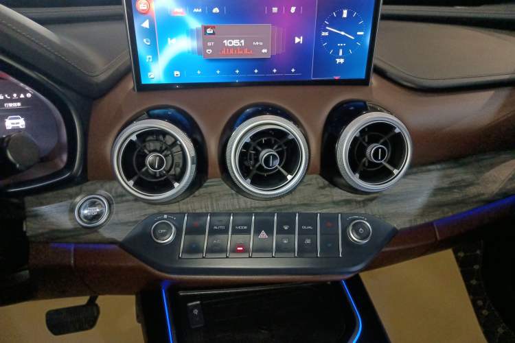 Used Wey VV7 2020 2.0T Flagship Edition Audio And AC Panel